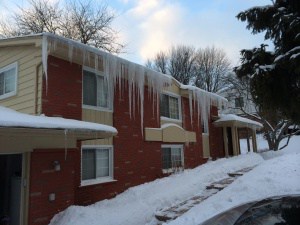 identify an ice dam by large icicles